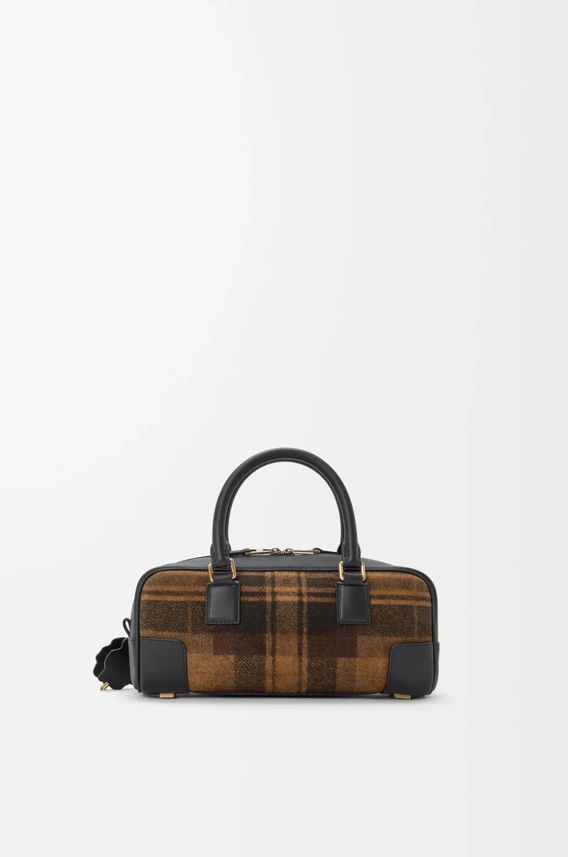 amazona 23 cropped bag aus tartan-wildleder und nappa-kalbsleder farbe hellbraunschwarz