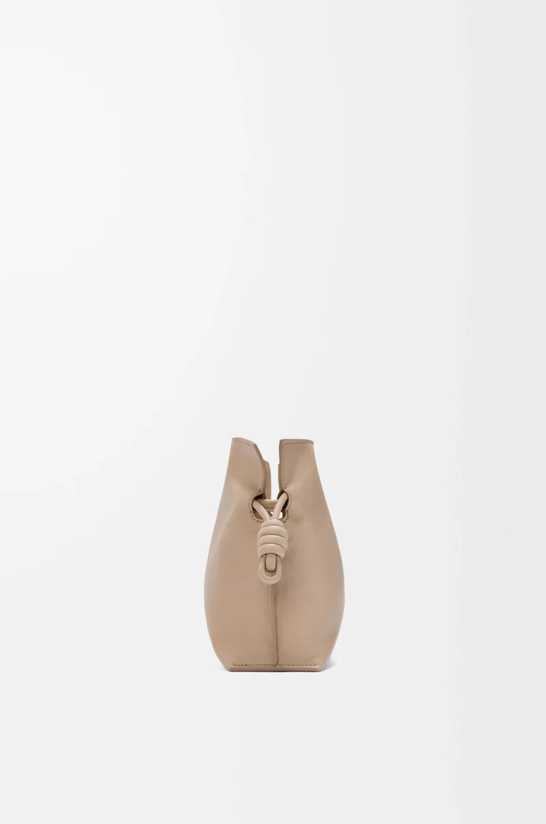 mini flamenco clutch aus nappa-kalbsleder sand