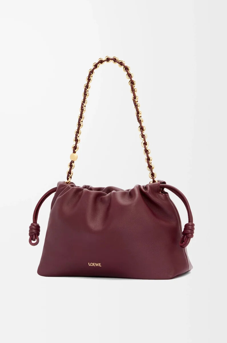 mittelgroße flamenco-handtasche aus weichem nappa-lammleder in dunkelburgunderrot