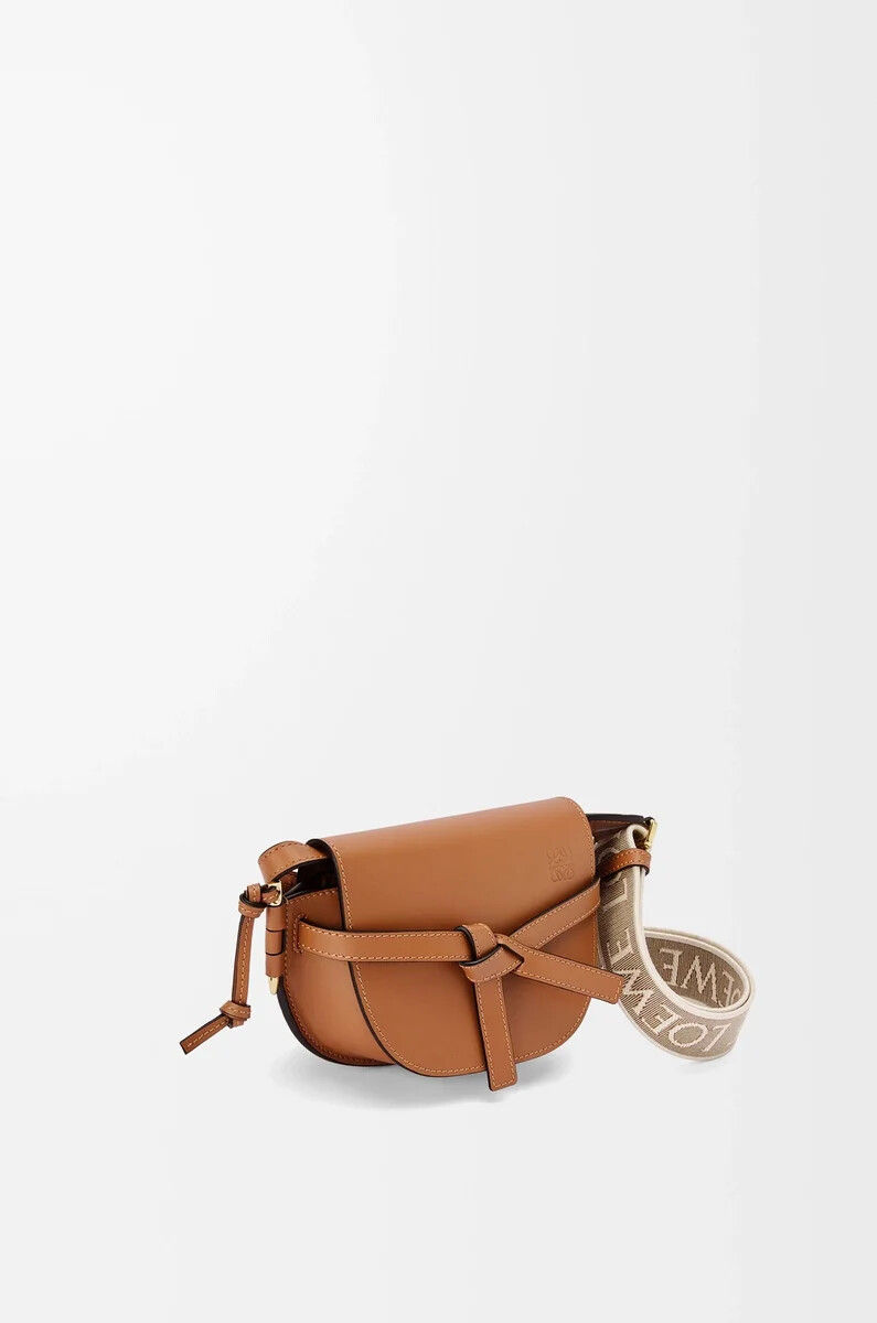 mini gate dual tasche aus weichem kalbsleder und jacquard-leder in hellbraun