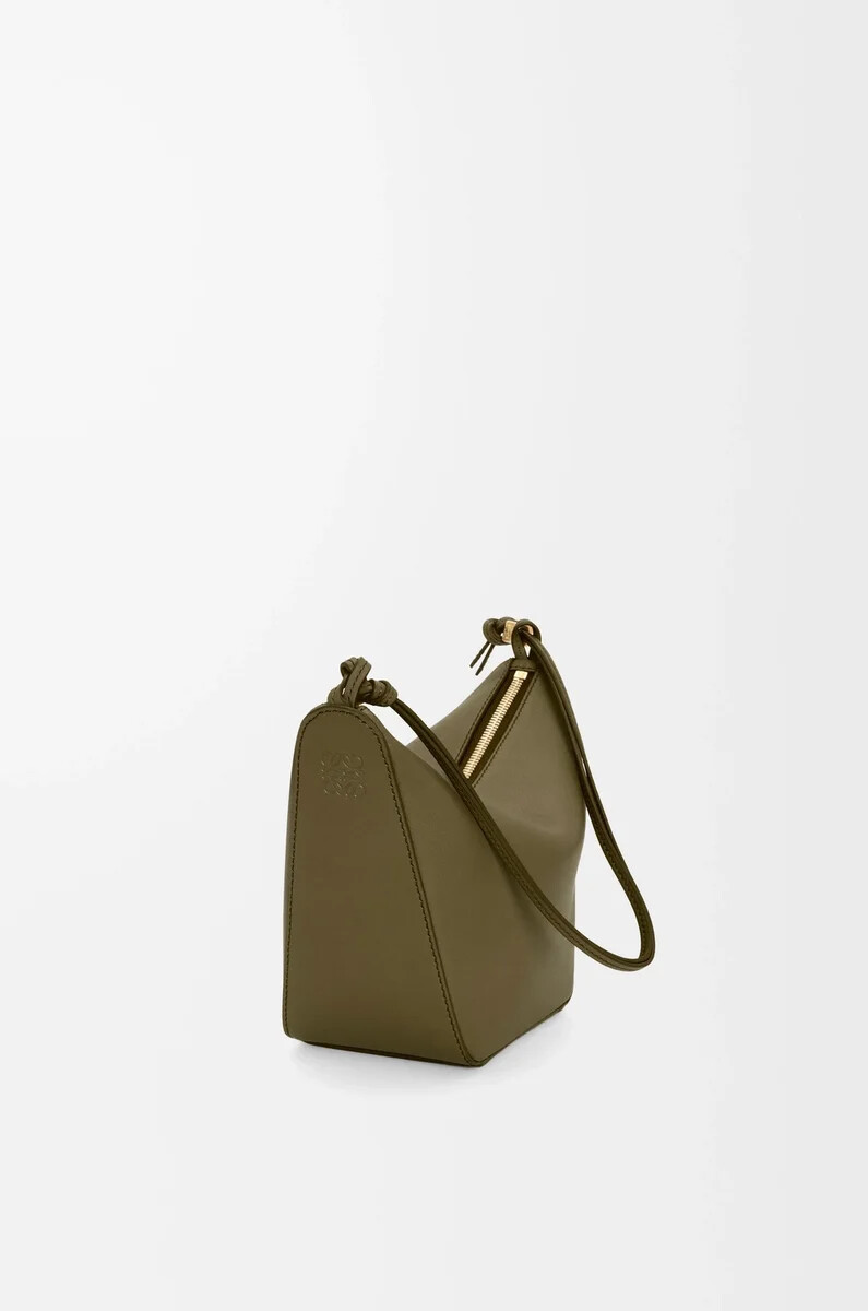 mini hammock hobo aus klassischem kalbsleder in dunkelkhaki