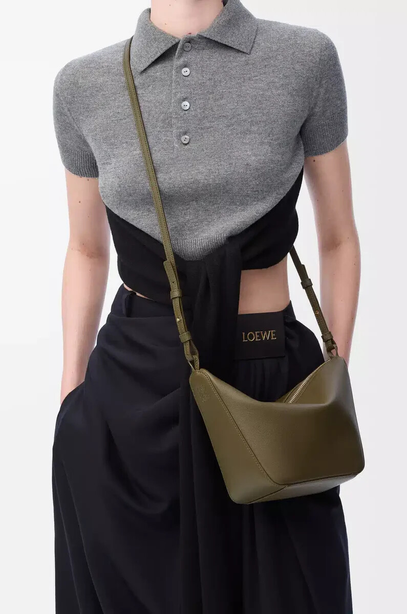 mini hammock hobo aus klassischem kalbsleder in dunkelkhaki