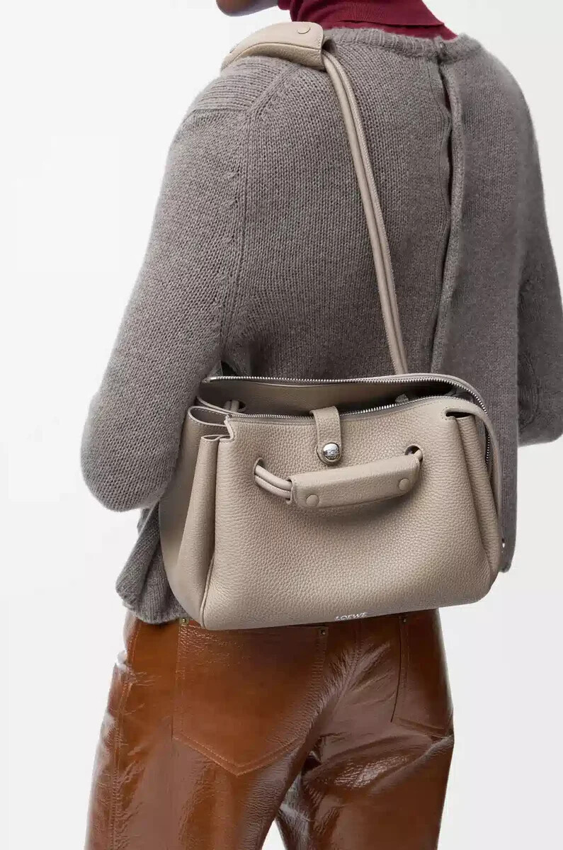 kleine madrid-tasche aus geschmeidigem genarbtem kalbsleder farbe clay
