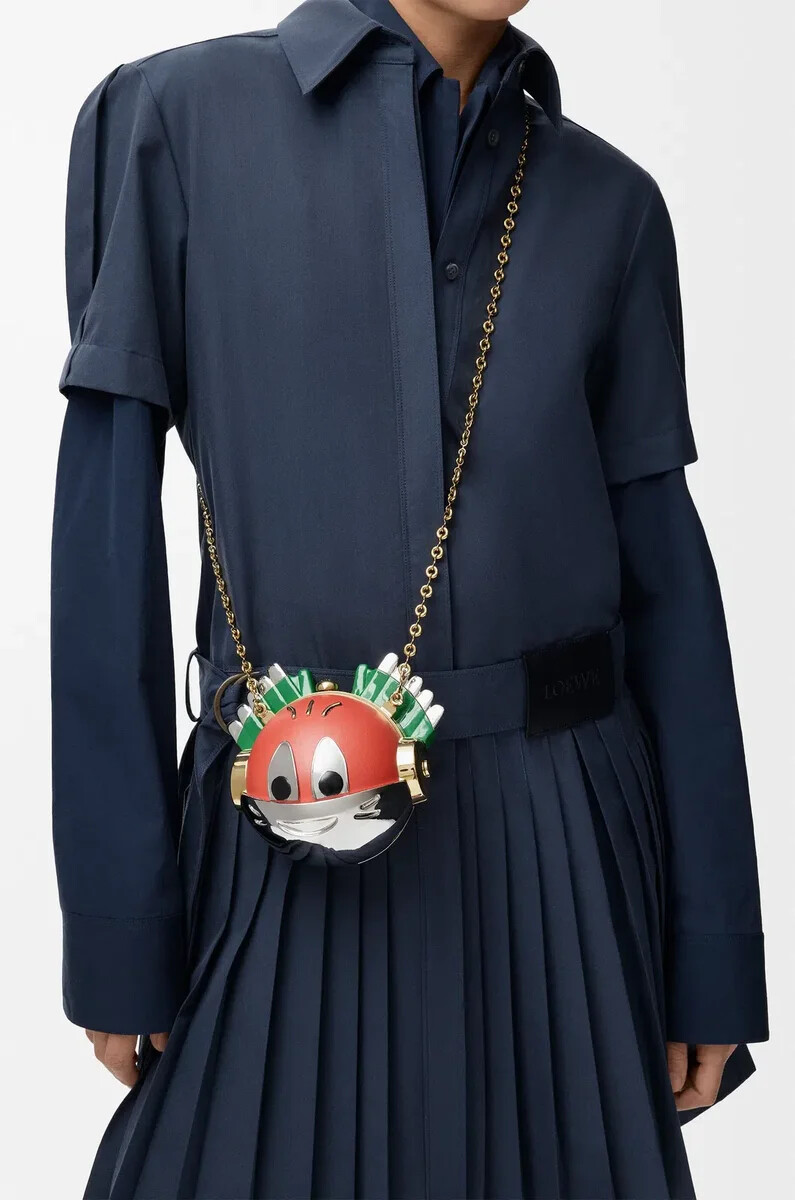knight cat clutch aus metall und nappa-lammleder in sunrise orange