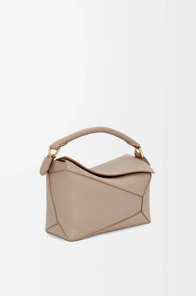 kleine puzzle edge tasche aus weichem genarbtem kalbsleder farbe sand