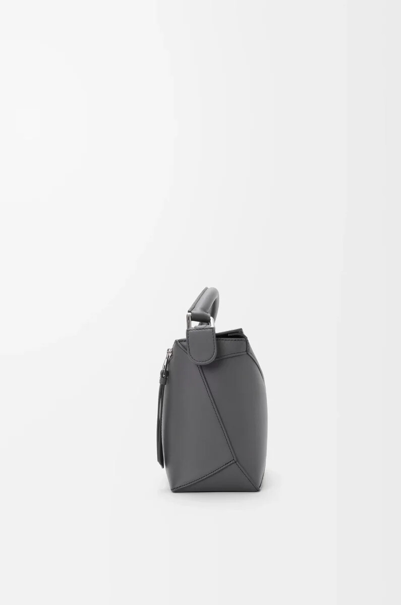 kleine puzzle edge tasche aus klassischem kalbsleder in schiefergrau