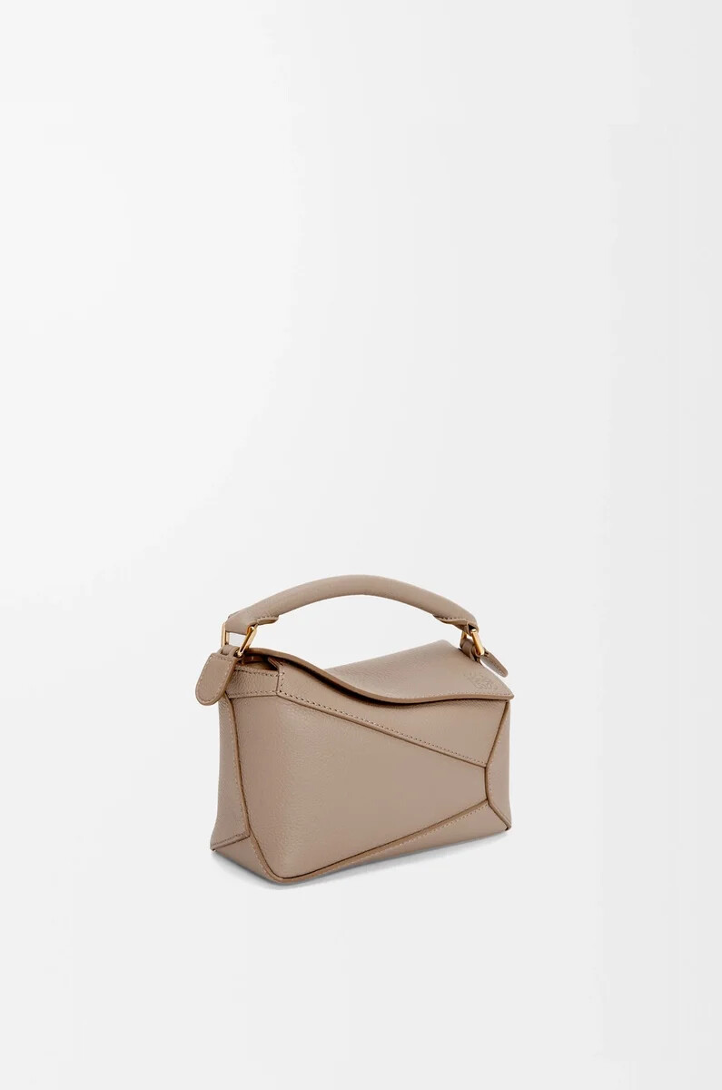 mini puzzle edge tasche aus weichem genarbtem kalbsleder farbe sand