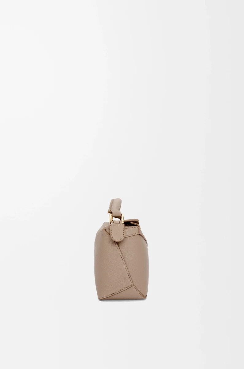 mini puzzle edge tasche aus weichem genarbtem kalbsleder farbe sand