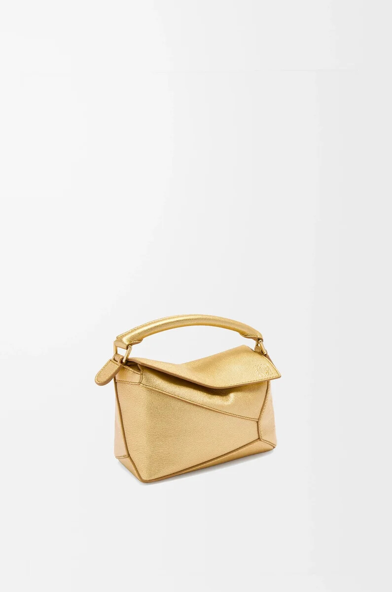 mini puzzle edge tasche aus laminiertem lammleder gold