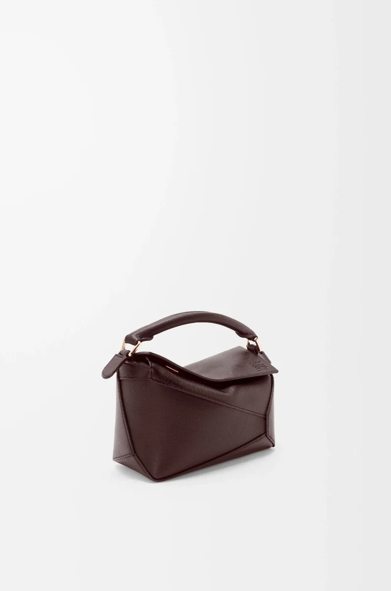 mini puzzle edge tasche aus weichem genarbtem kalbsleder in dunkelkastanie