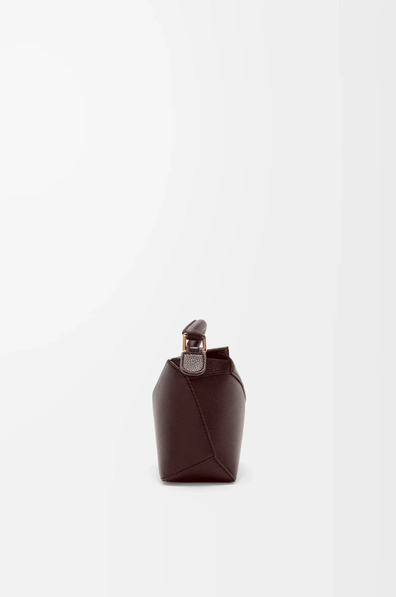 mini puzzle edge tasche aus weichem genarbtem kalbsleder in dunkelkastanie