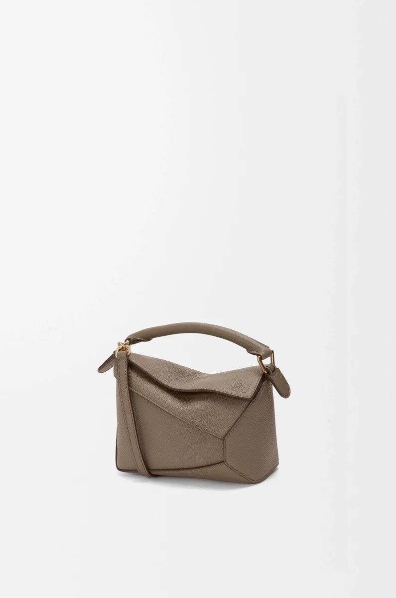 mini puzzle edge tasche aus weichem genarbtem kalbsleder in taupe