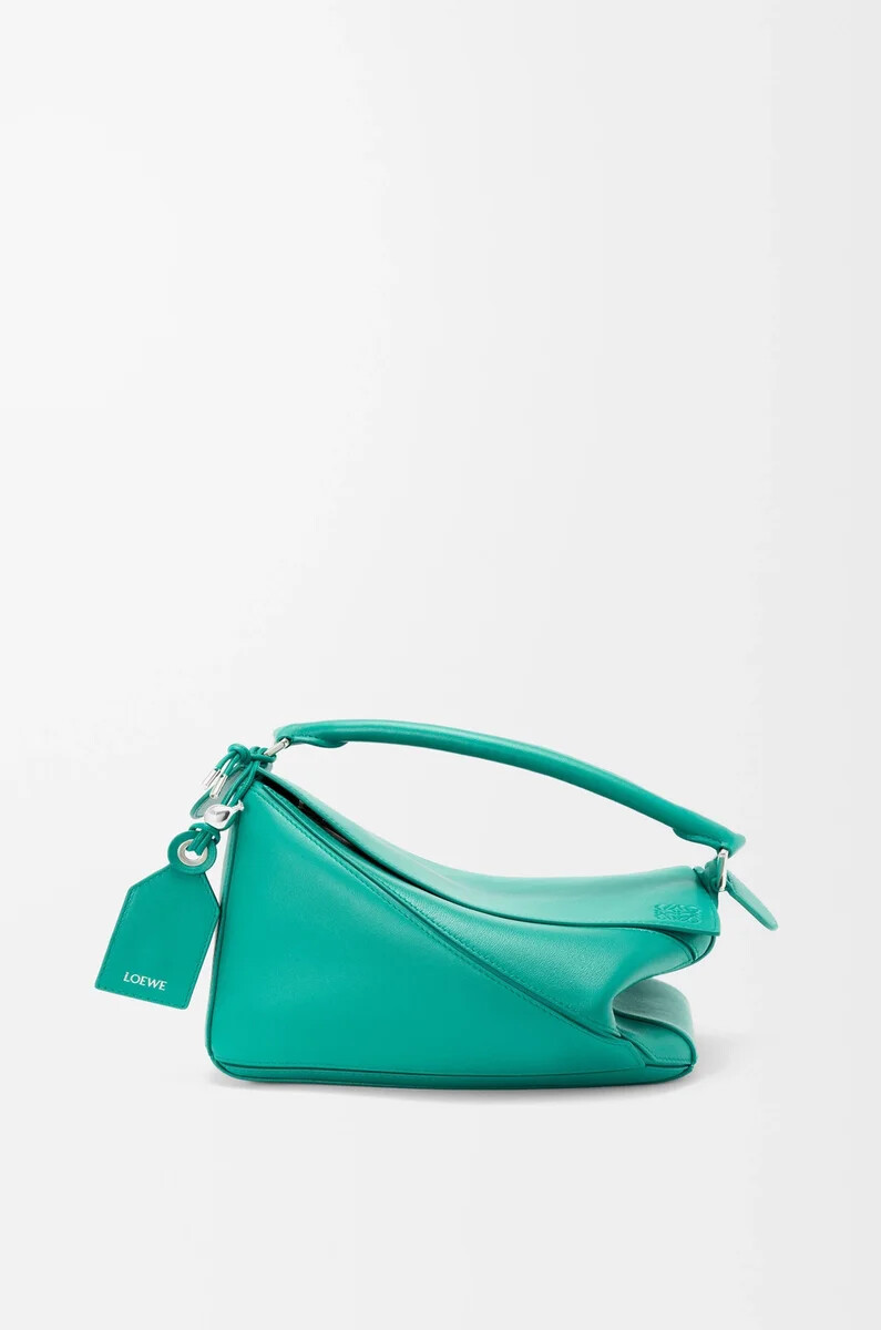 kleine federleichte puzzle-tasche aus nappa-lammleder in aquamarin