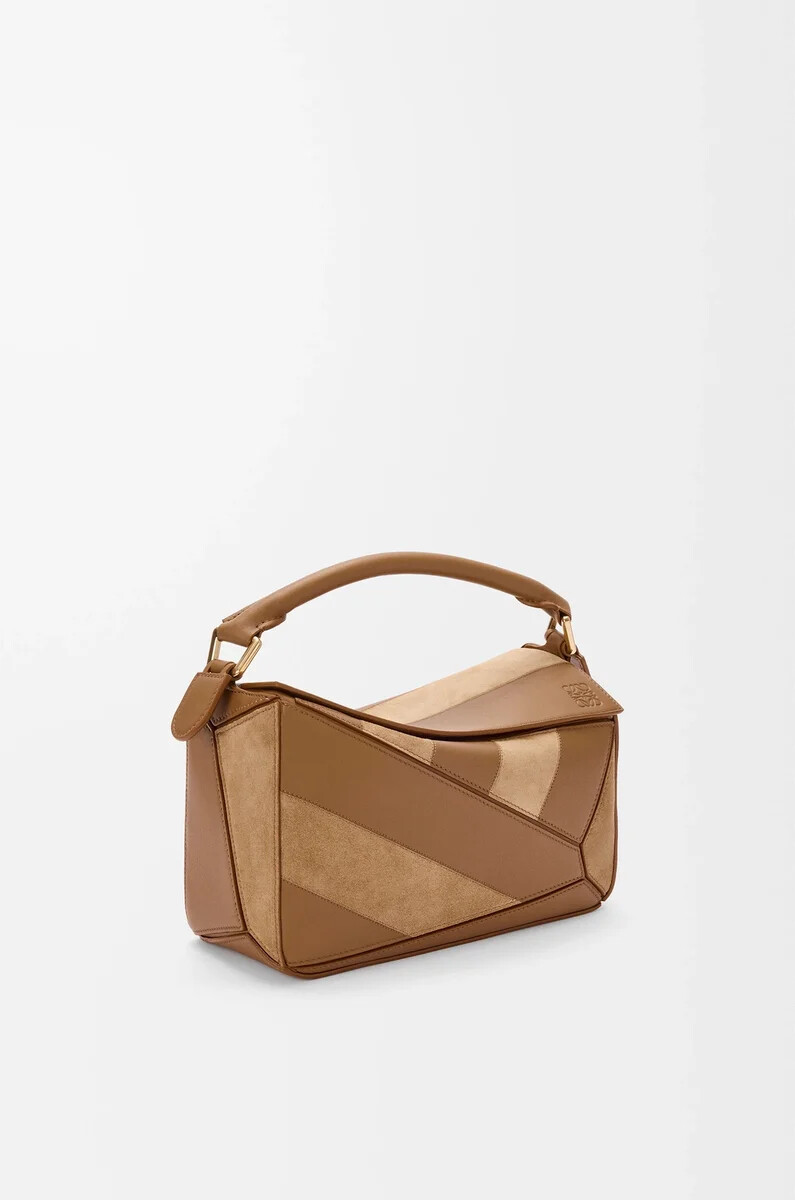 kleine puzzle-tasche aus klassischem kalbsleder und wildleder in eiche