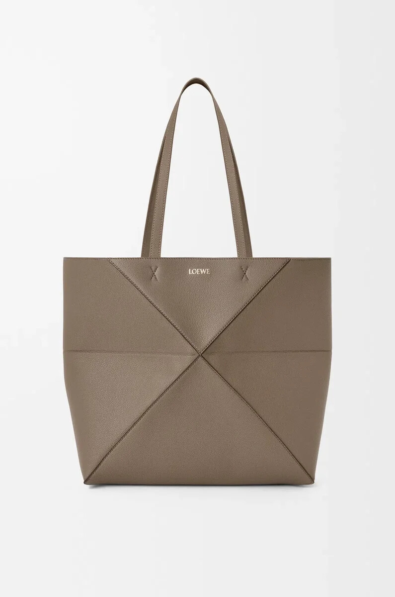 mittelgroße horizontale puzzle fold tote aus weichem genarbtem kalbsleder in taupe