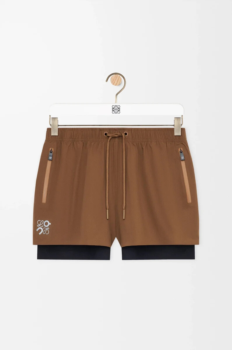 performance-shorts aus technischem shellmaterial toffee