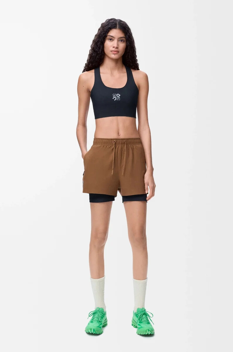 performance-shorts aus technischem shellmaterial toffee