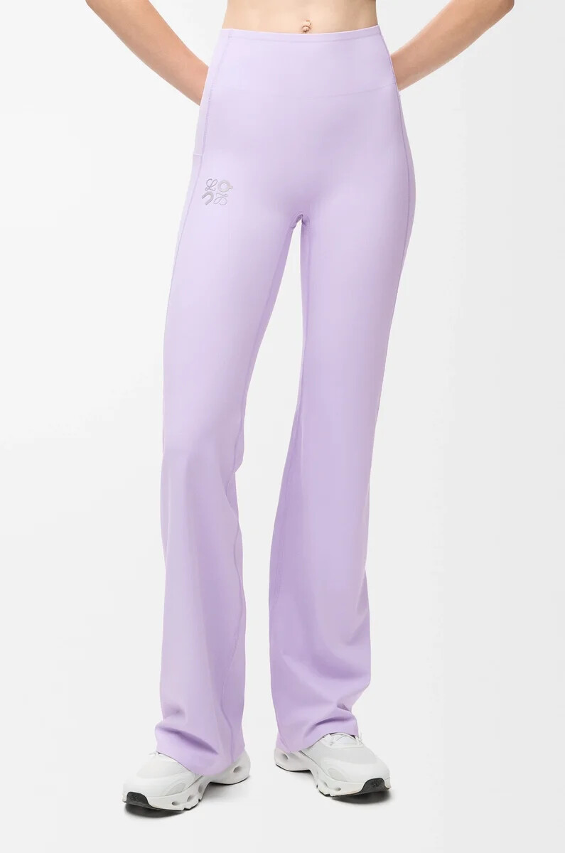 weiche bootcut-hose aus technischem jersey in flieder