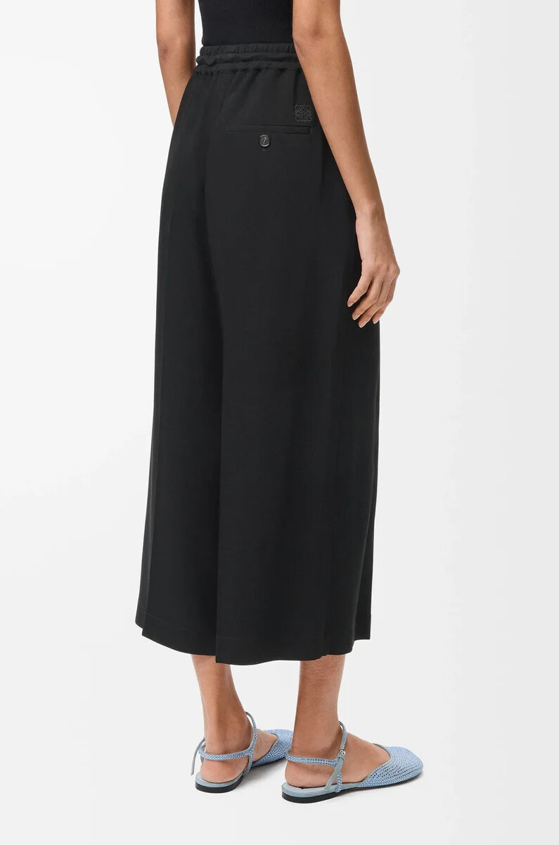 schwarze knöchellange hose aus stretch-viskose