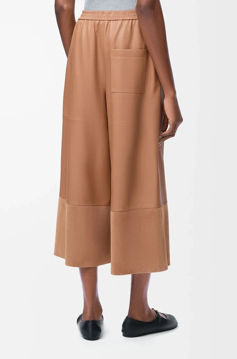cropped pants aus nappa-lammleder und wildleder-ziegenleder toffee