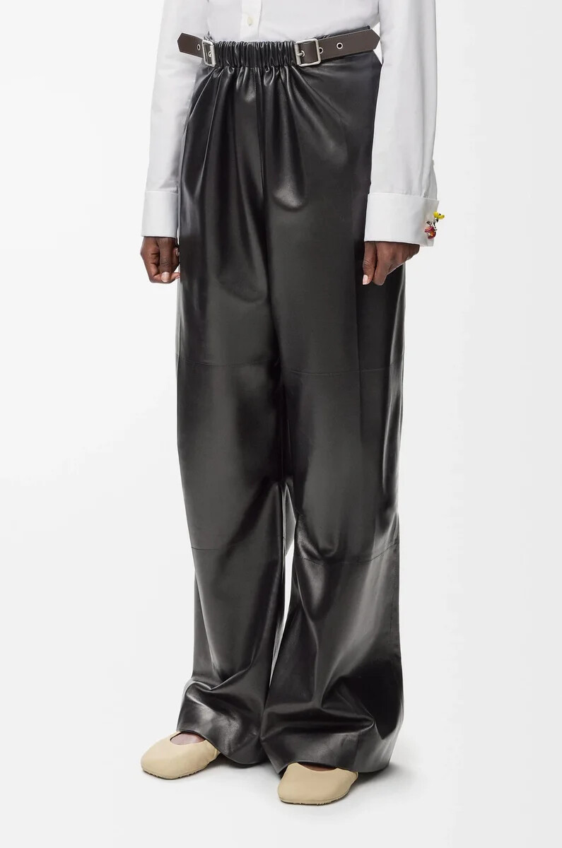 schwarze hose aus nappa-lammleder mit gürtel