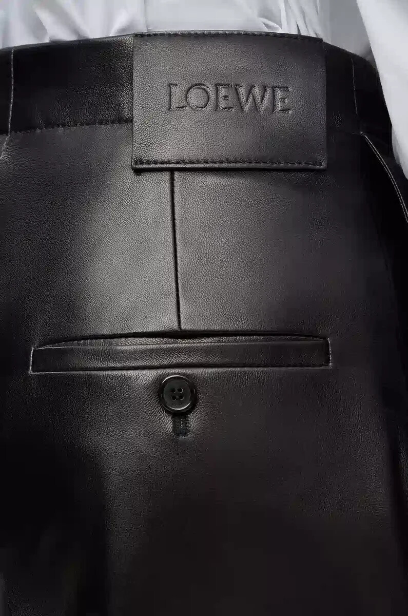 schwarze hose aus nappa-lammleder mit gürtel