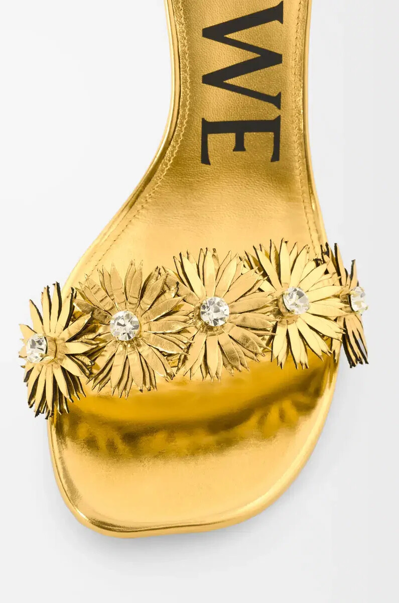 petal flower sandale aus kalbsleder und kristallen in gold