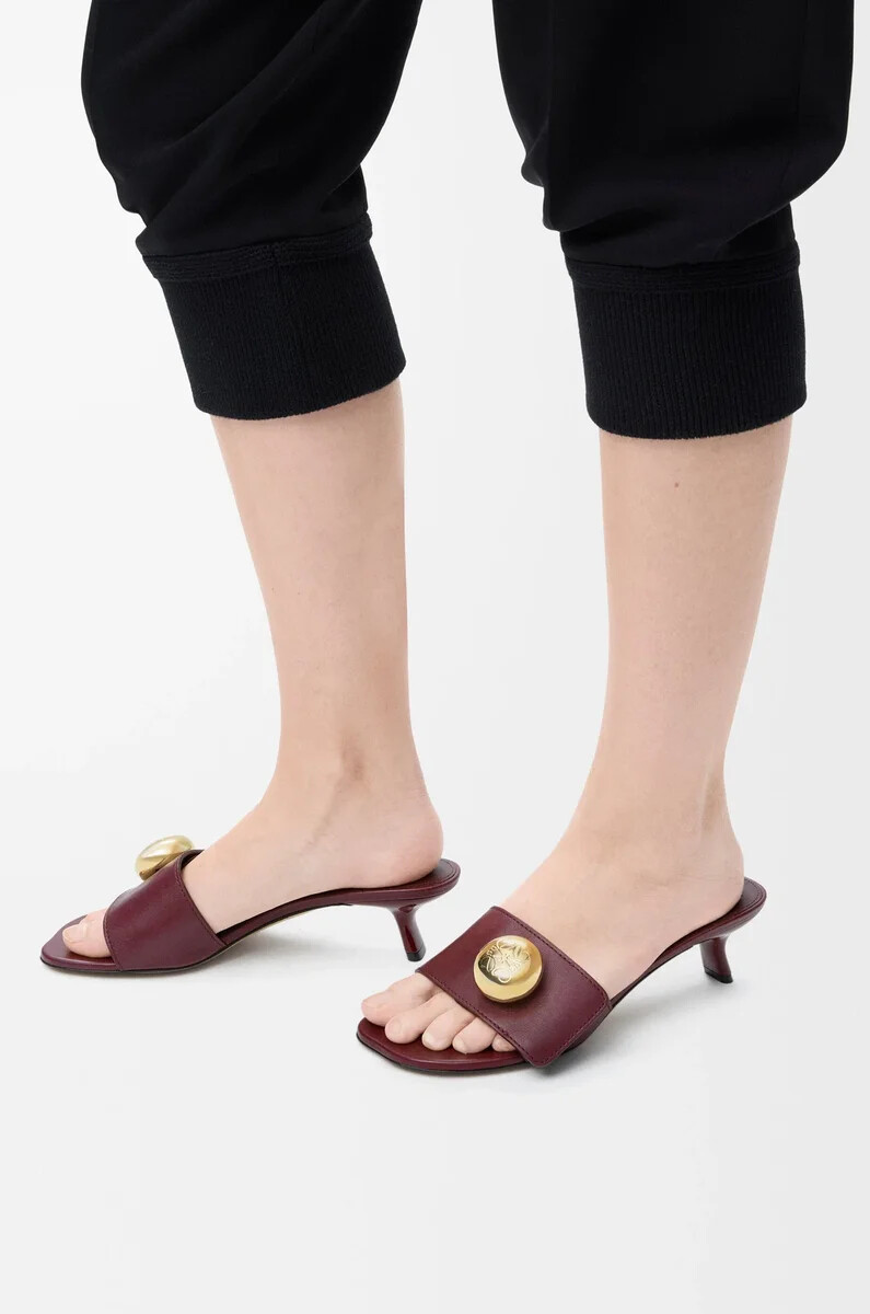 pebble-sandalen aus weichem kalbsleder in burgunderrot