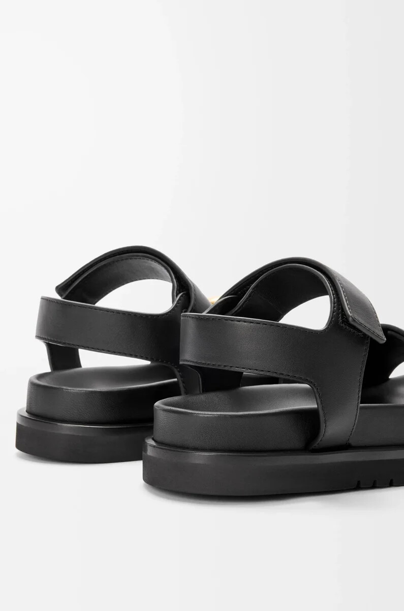 pebble fußbett sandale aus weichem kalbsleder schwarz
