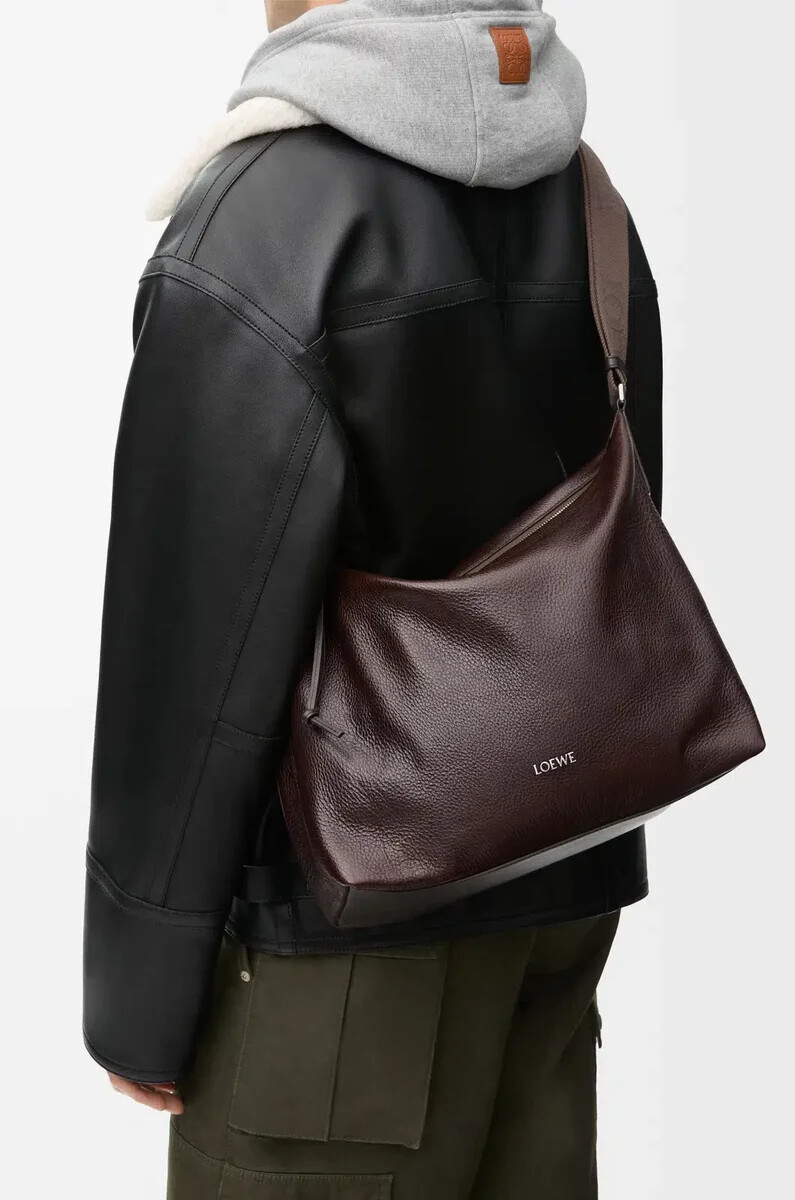 cubi umhängetasche aus geschmeidigem genarbtem kalbsleder in oxblood
