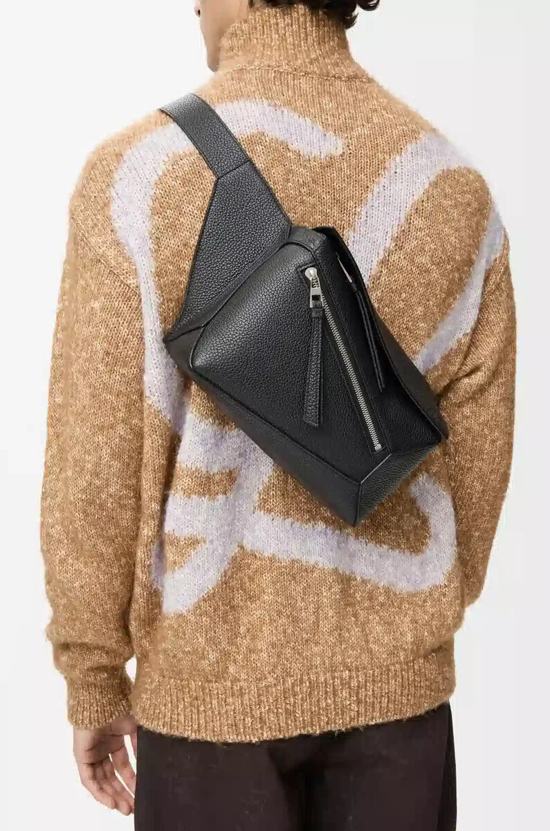kleine puzzle edge bauchtasche aus klassischem kalbsleder in schwarz