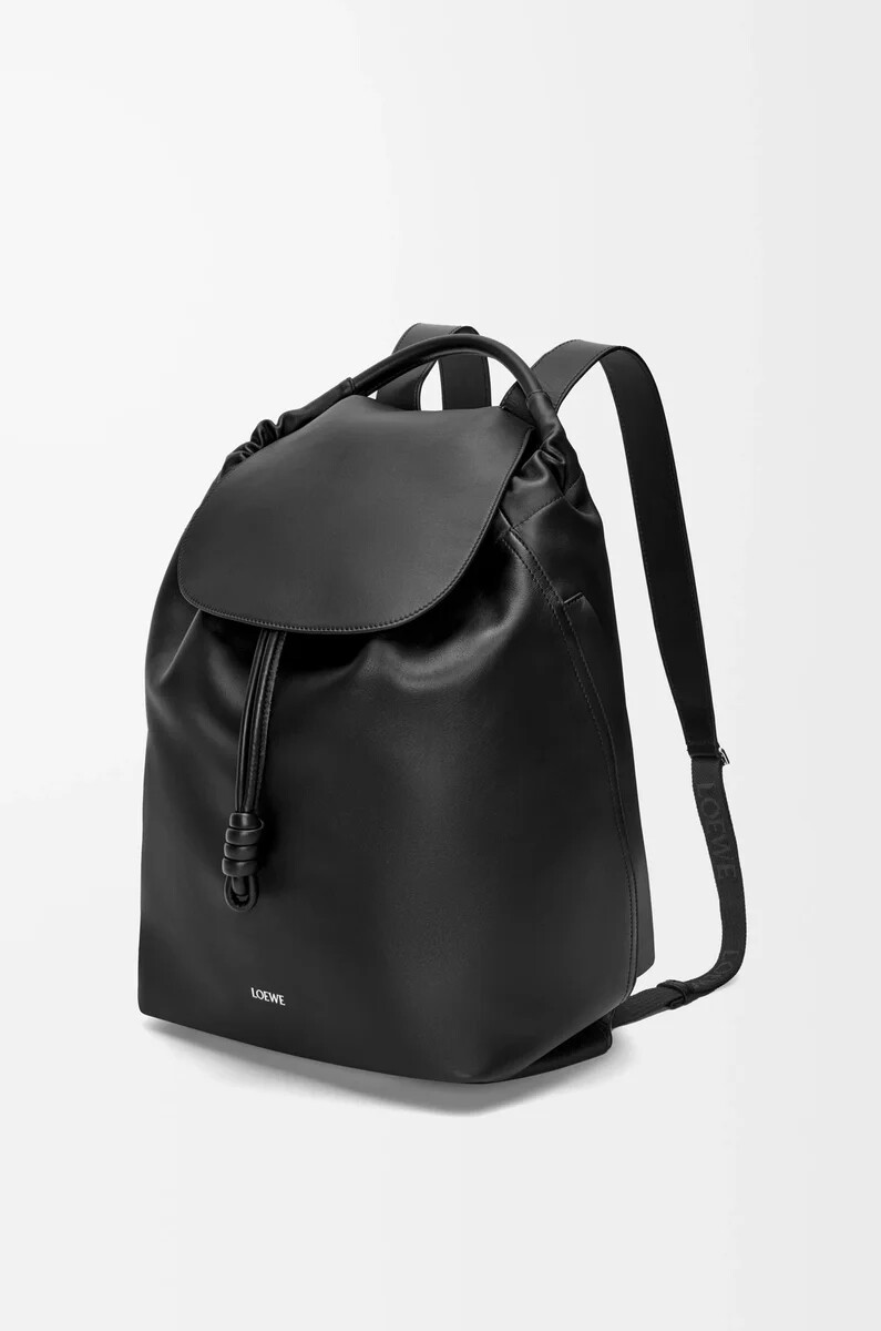 flamenco-rucksack aus glänzendem geschmeidigem kalbsleder schwarz