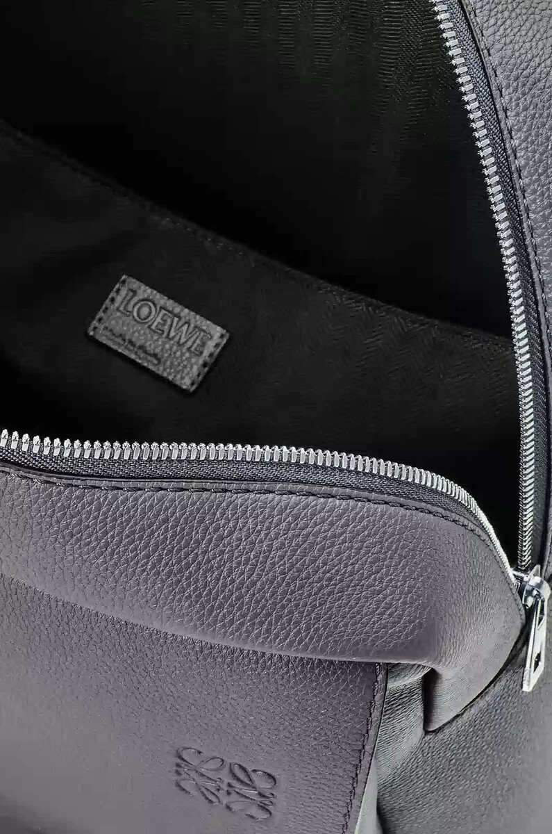 militärrucksack aus weichem genarbtem kalbsleder in anthrazit