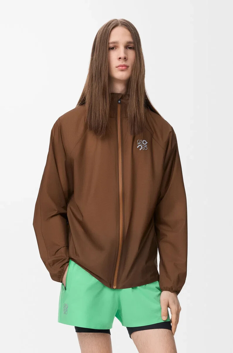 ultra-jacke aus technischem shellmaterial toffee