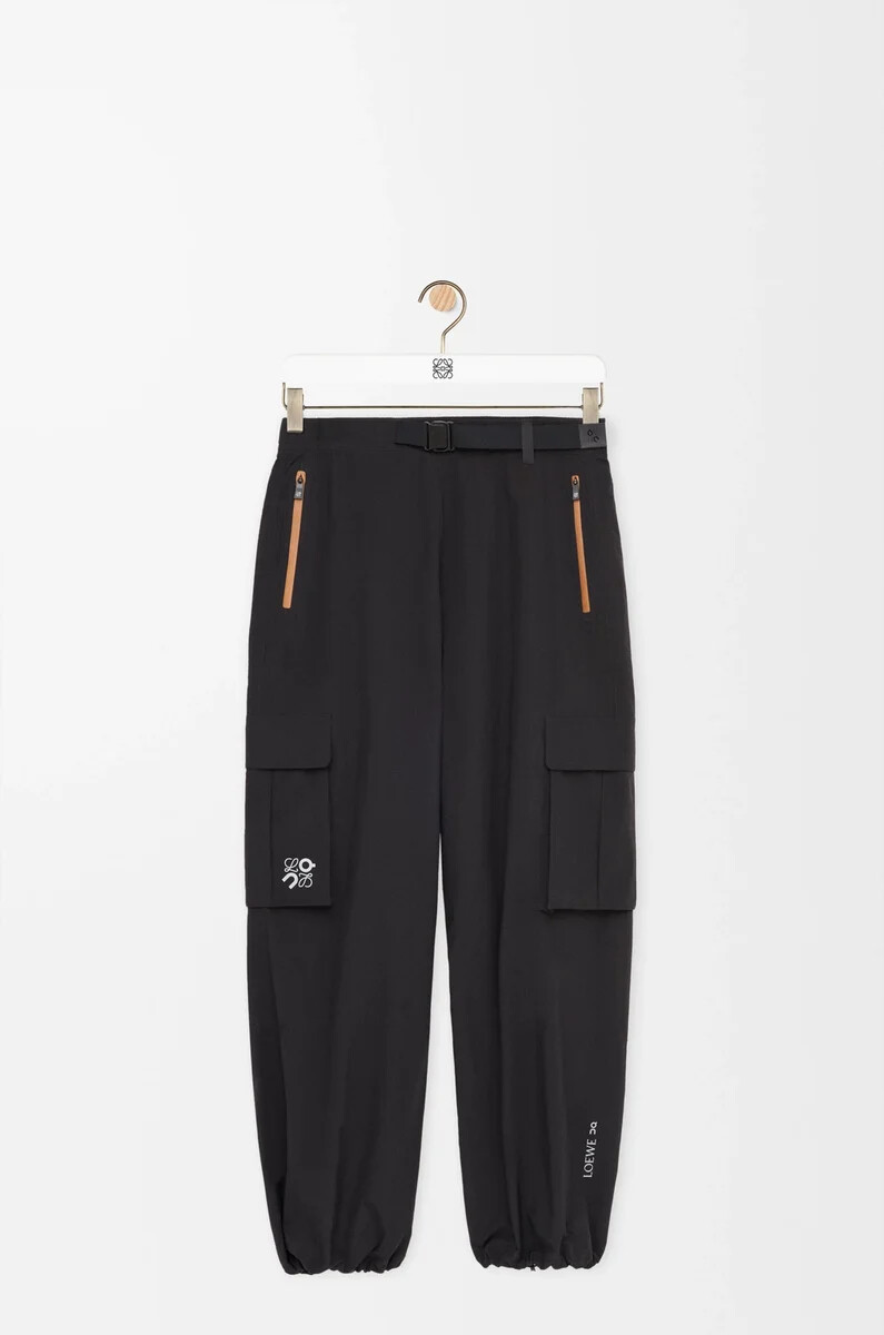 cargohose aus technischem shellmaterial schwarz