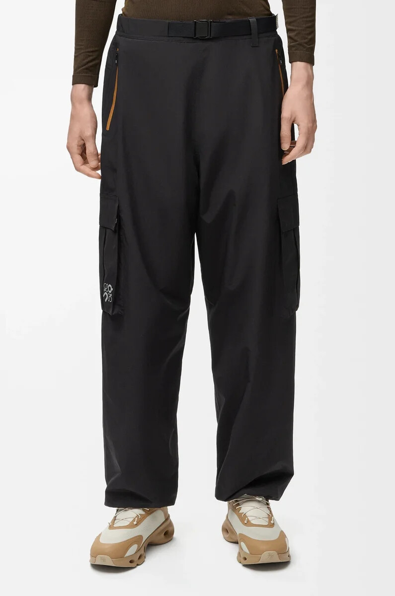 cargohose aus technischem shellmaterial schwarz