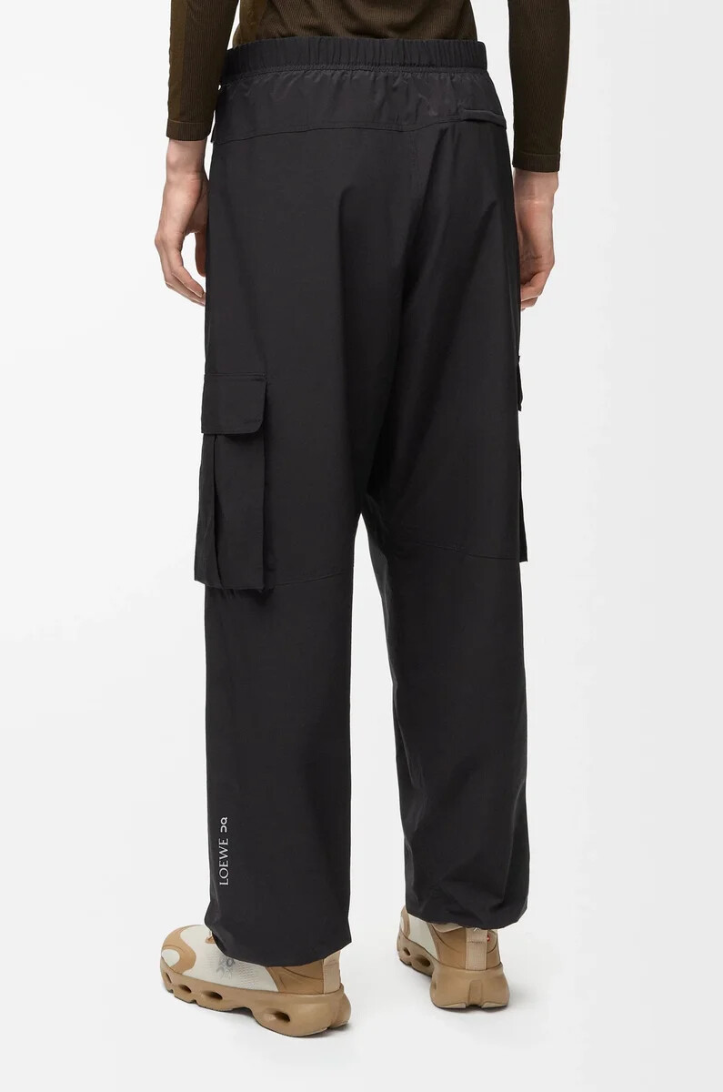 cargohose aus technischem shellmaterial schwarz