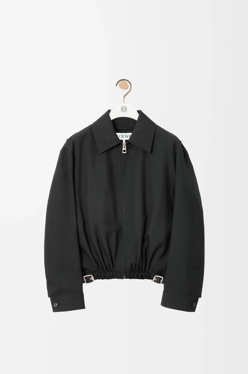 schwarze wolljacke mit gürtel