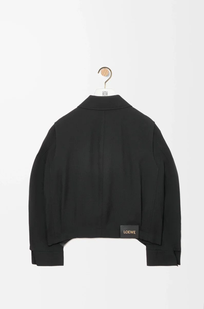 schwarze wolljacke mit gürtel