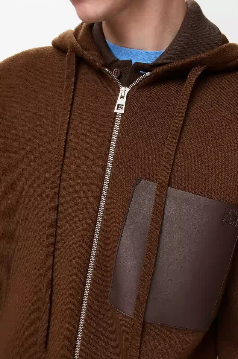 kapuzenpullover mit reißverschluss aus brauner wolle